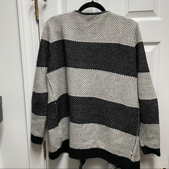 Striped sweater - Picture 3 of 3